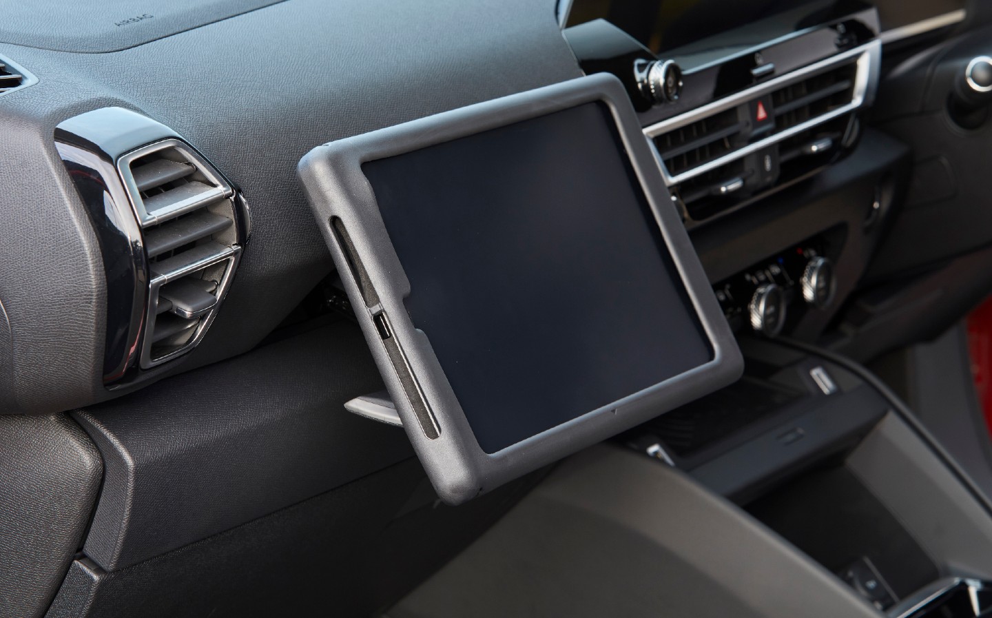 Citroën C4 2021 review - tablet holder
