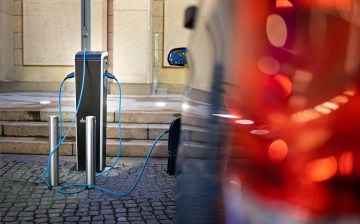 EU will not achieve electric car charging targets at current rate, auditor warns