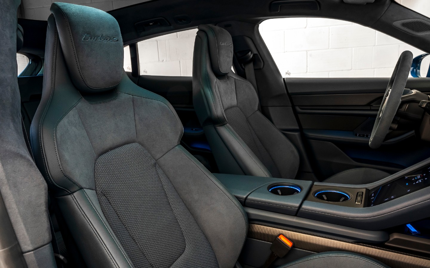 Porsche deals taycan seats