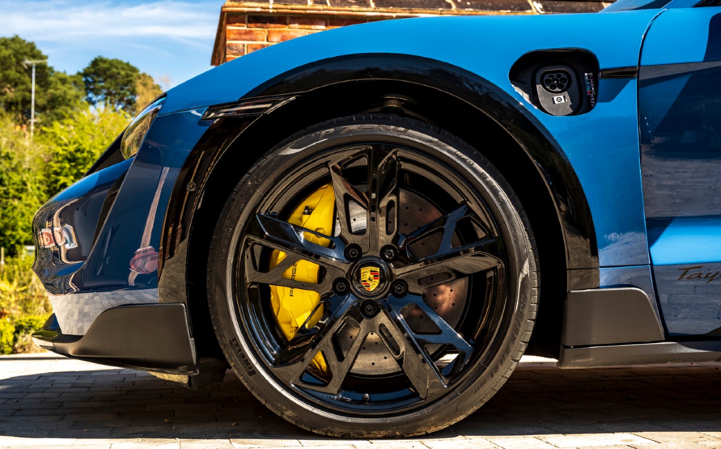 Taycan turbo s discount cross turismo