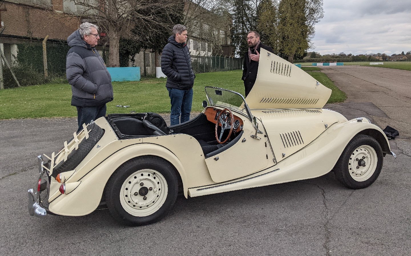 Will Dron, Steve Drummond, Ian Newstead: Electrogenic classic car electric conversions