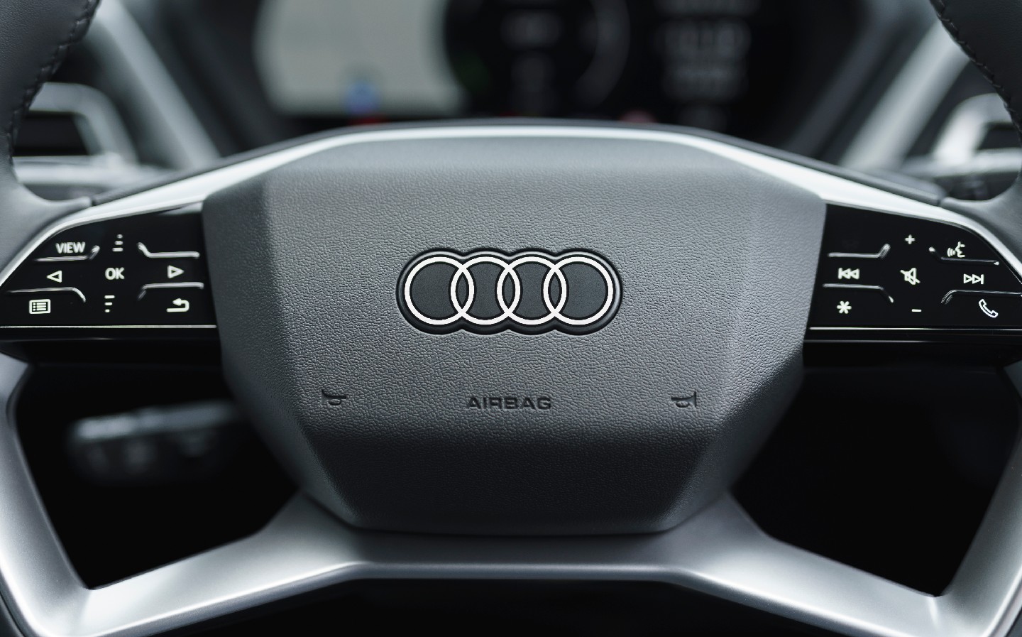 Steering wheel Audi Q4 e-tron review 2021