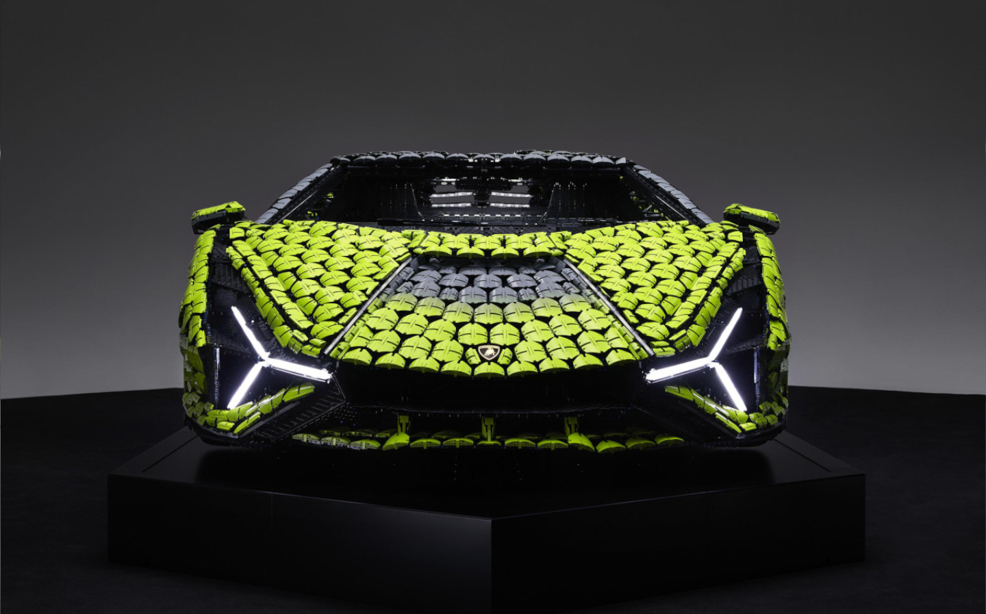 Lamborghini creates replica Sián from 400,000 Lego pieces