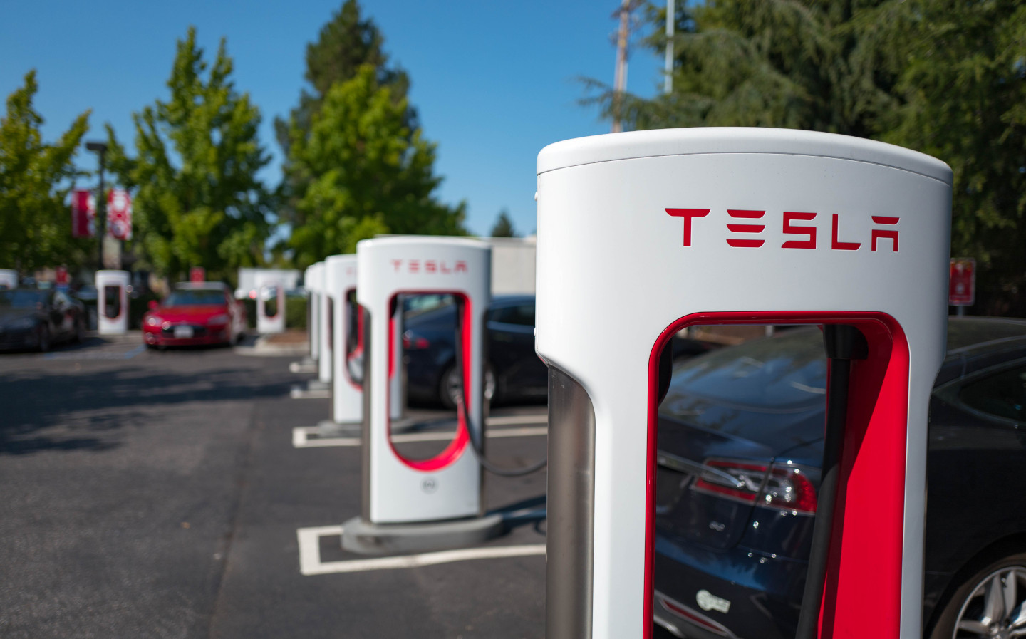 Tesla dépose des marques pour les restaurants en bord de route