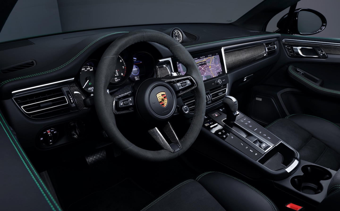 2022 Porsche Macan interior