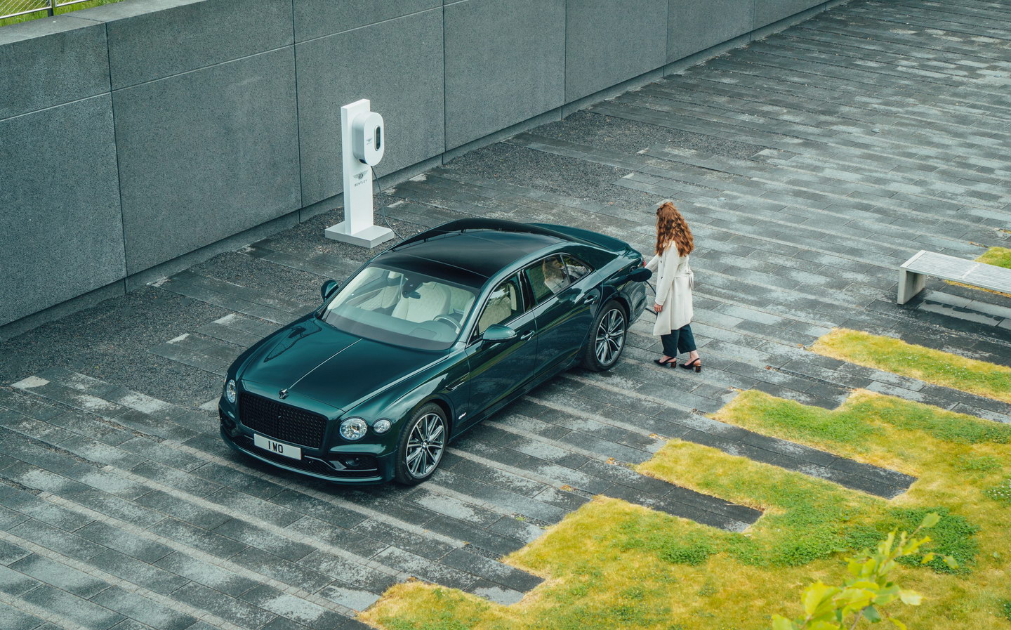 Bentley Flying Spur Hybrid charging