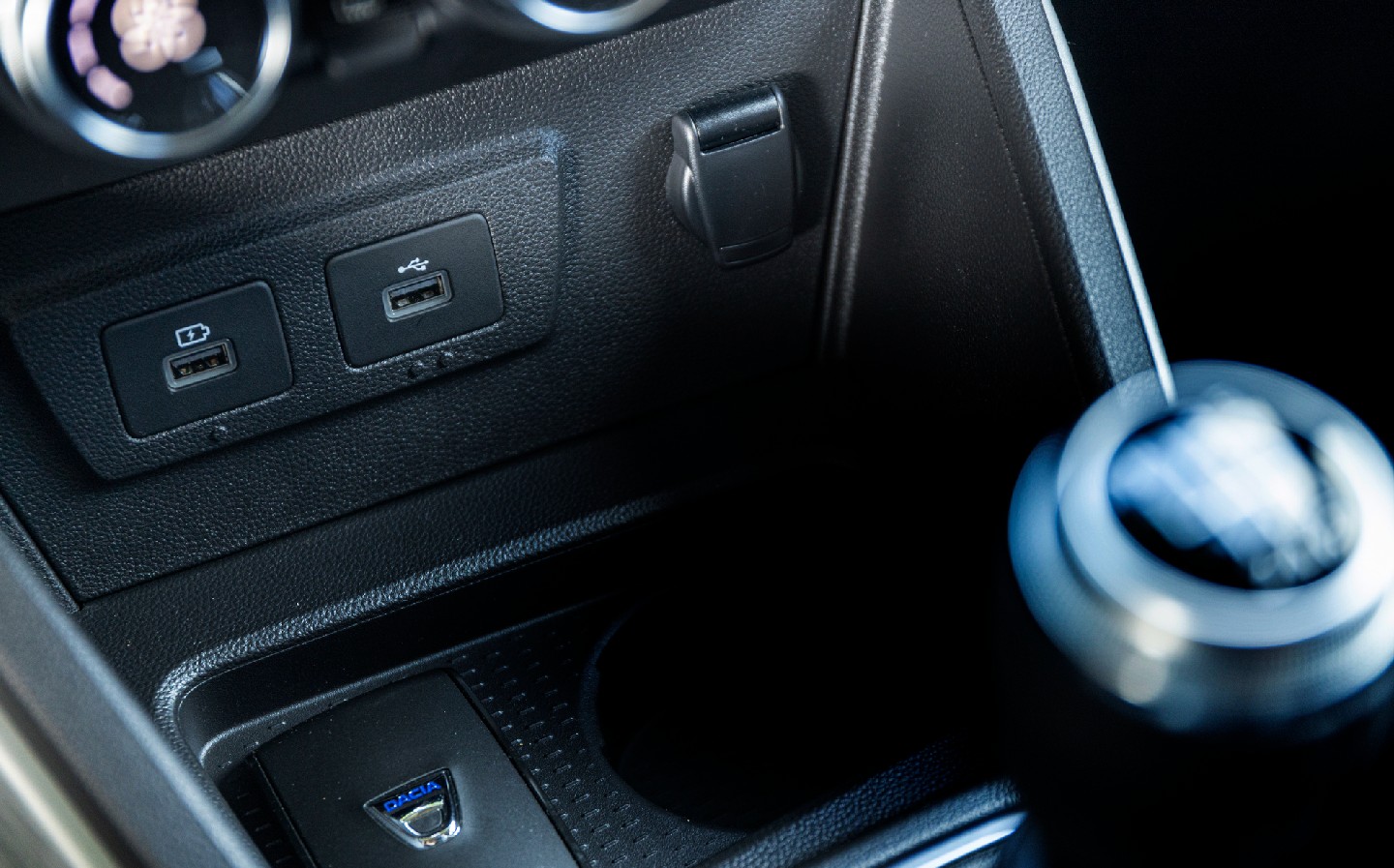 USB sockets - Dacia Duster 2021 review
