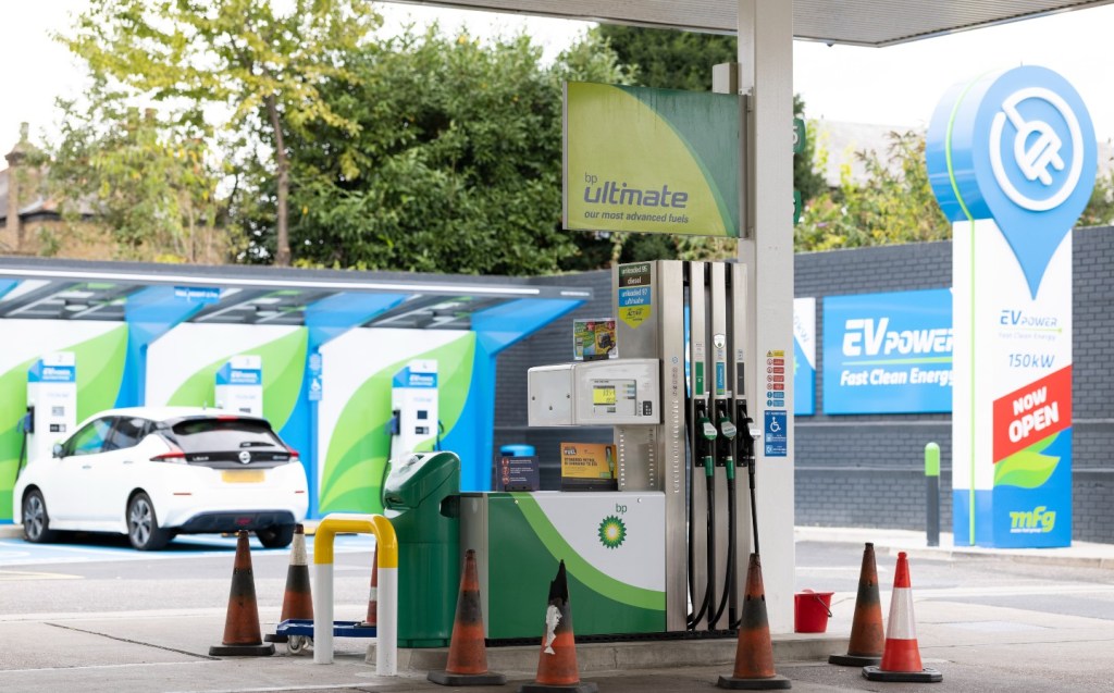 Petrol stations in UK warn of fuel supply issues as lorry driver shortage bites