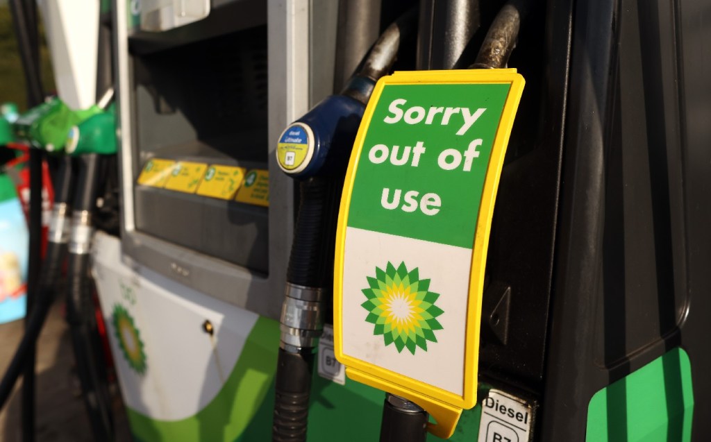 Petrol stations in UK warn of fuel supply issues as lorry driver shortage bites