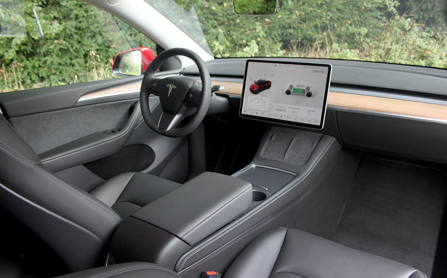 Interior - touchscreen - Tesla Model Y 2022 review Tesla Model Y 2022 reviewTesla Model Y 2022 review