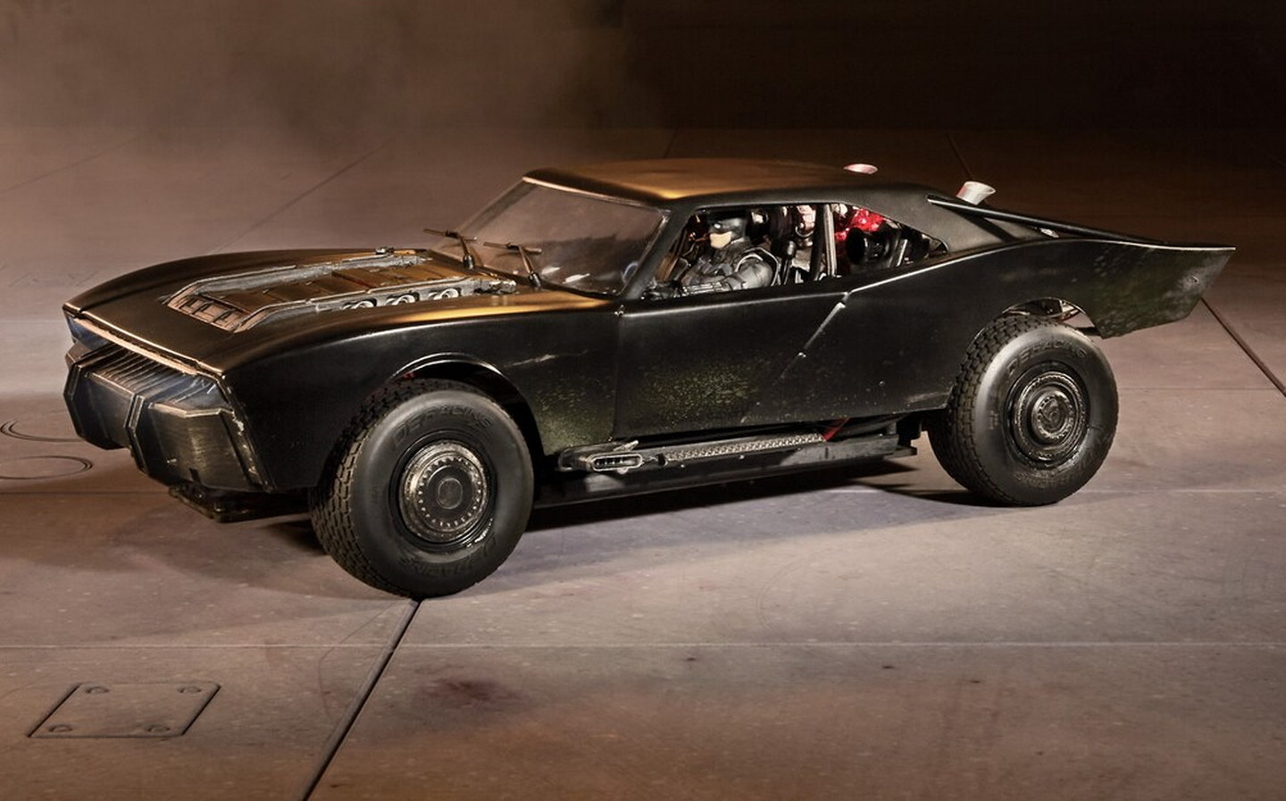 The Batman's Batmobile in RC format - by Hot Wheels
