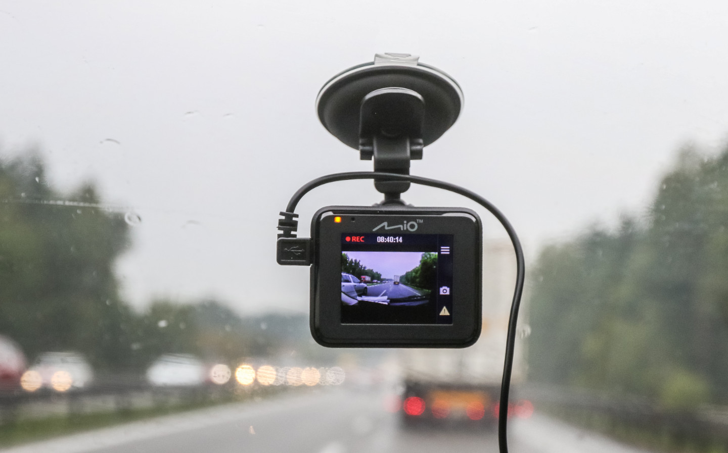 https://www.driving.co.uk/wp-content/uploads/sites/5/2021/10/dash-cam-black-friday.jpeg