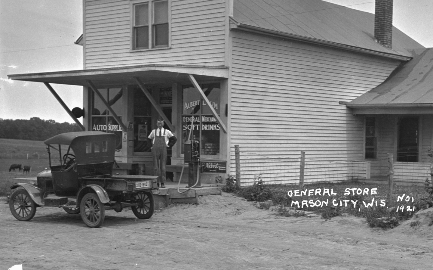 Gas station 1920