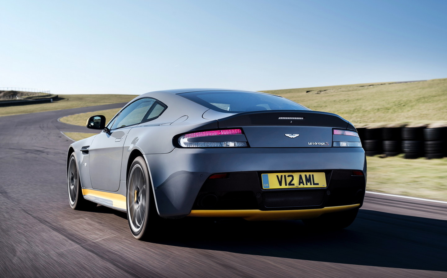 Aston Martin V12 Vantage S