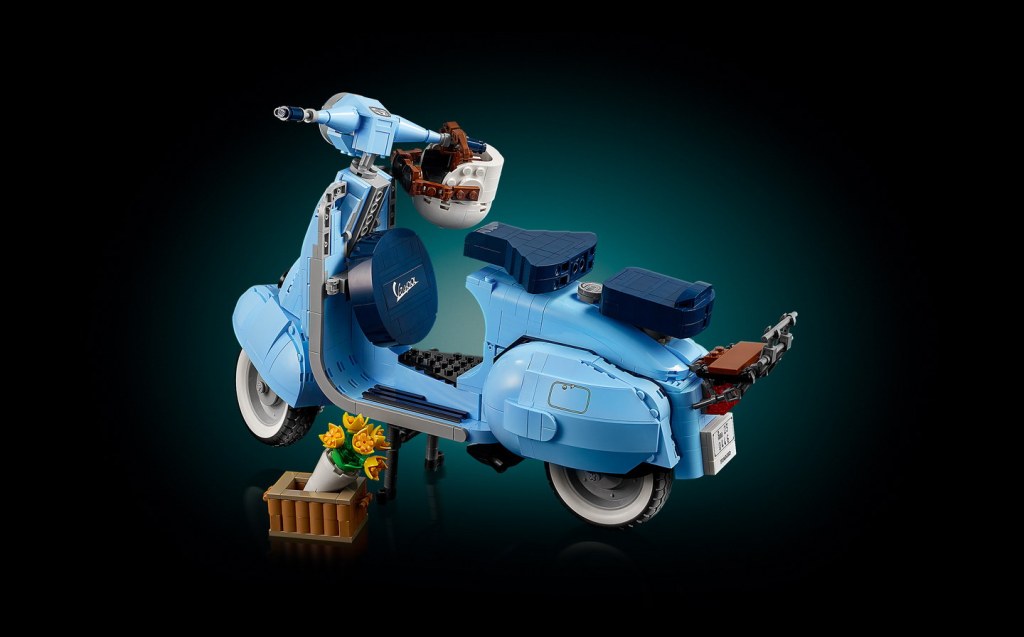 Lego makes a Vespa 125 scale model