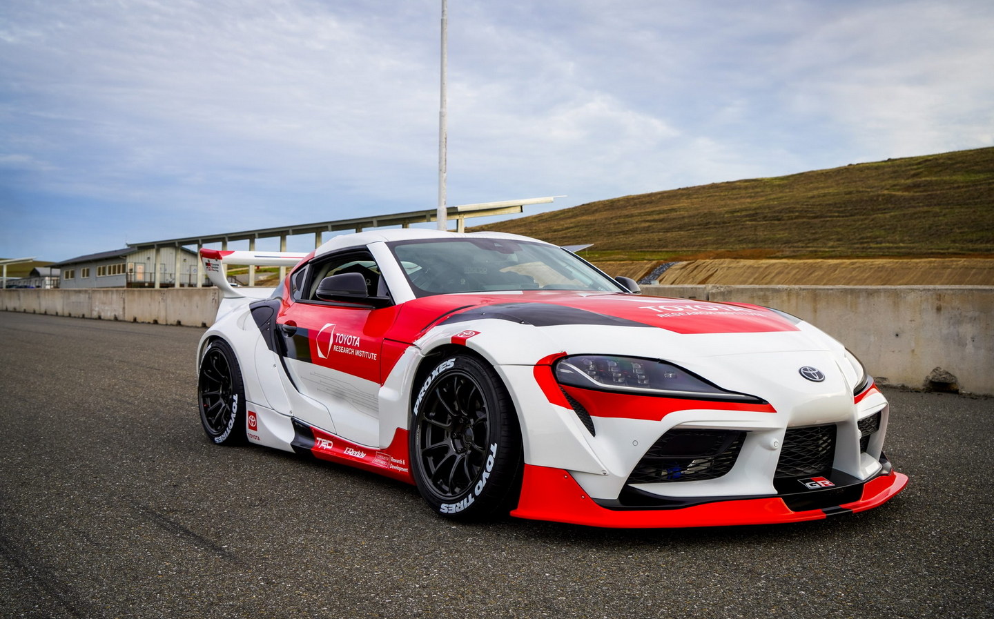 Stanford turns a DeLorean into a drifting, driverless car