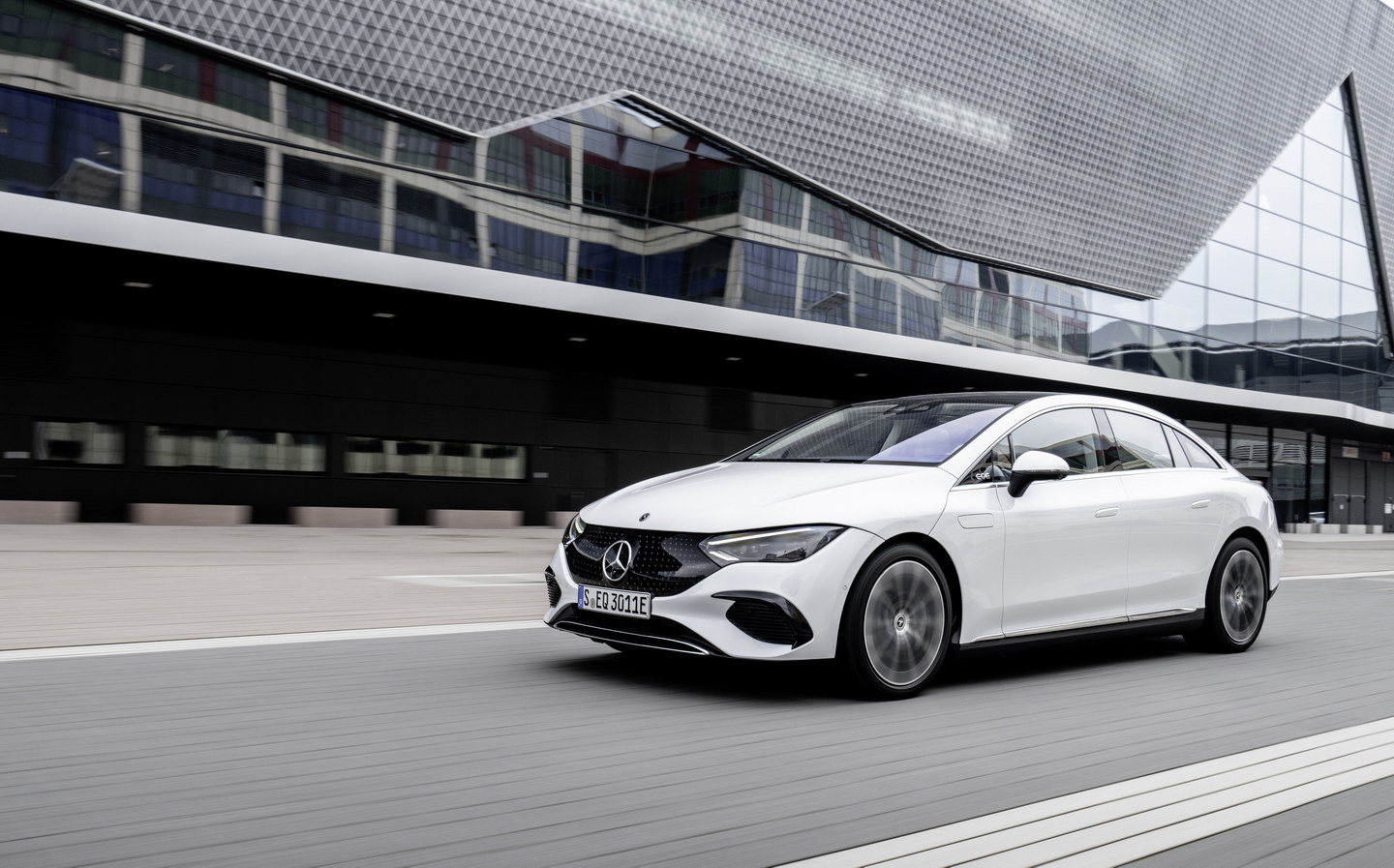 Mercedes e class discount electric 2022