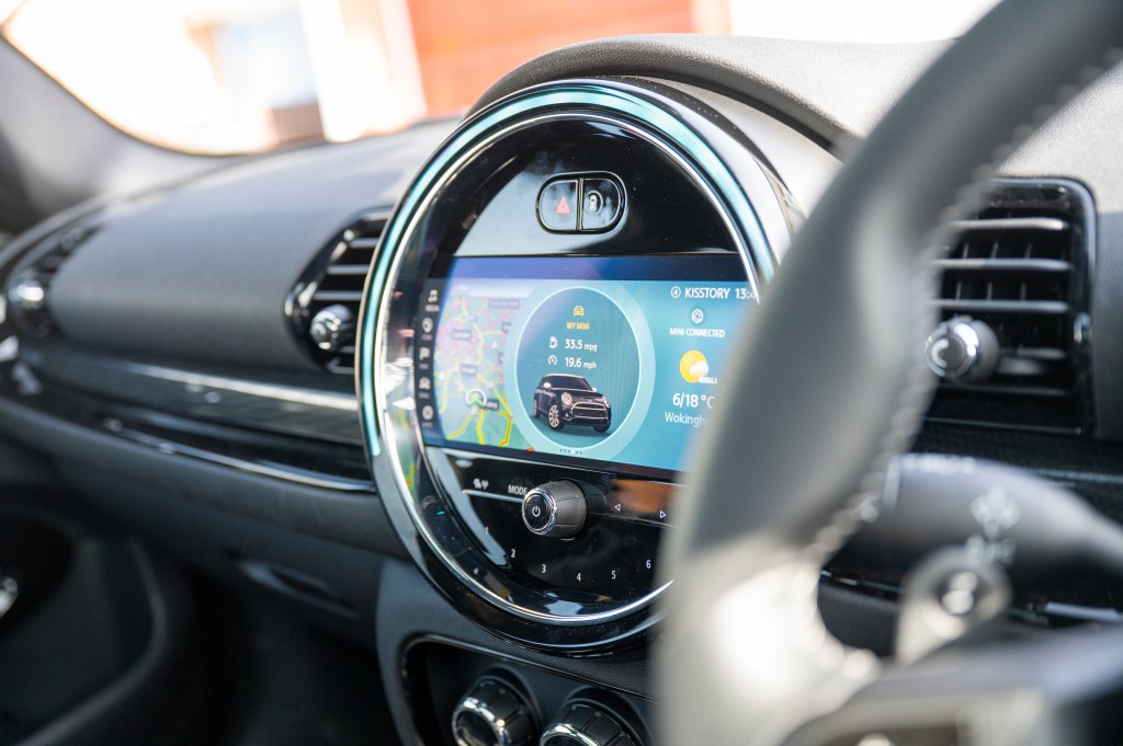 Mini Clubman infotainment and connectivity