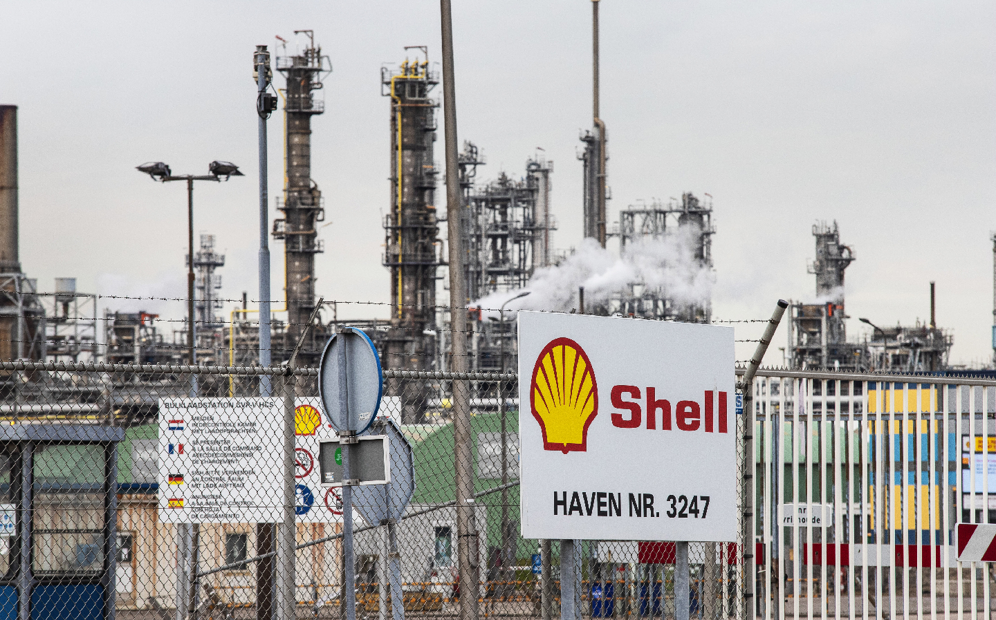 Shell oil refinery
