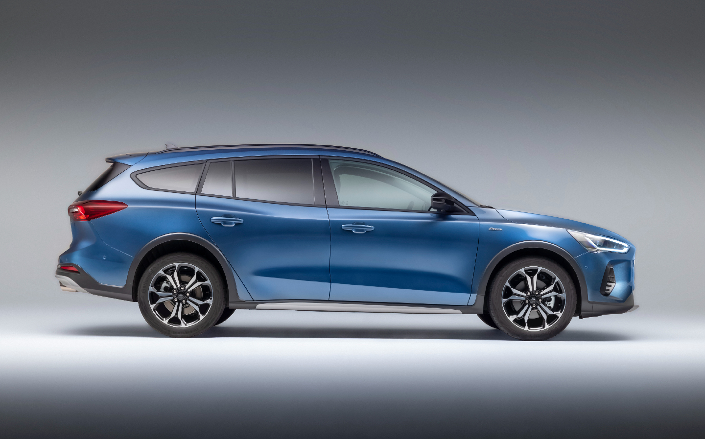 2019 Ford Focus Mk4 debuts - three body-styles, six trim levels