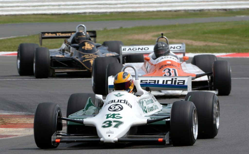 Williams-Arrows-and-Lotus-icons-are-always-big-crowd-pleasers-in-races-for-eighties-F1-cars-at-Silverstone-Festival