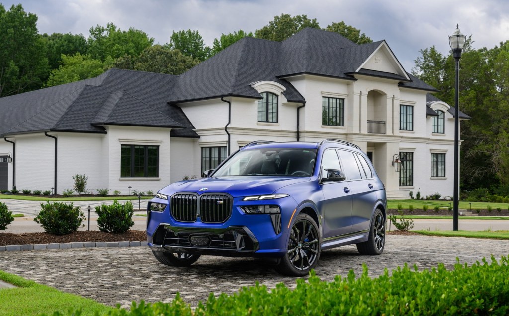 2023 BMW X7 M60i