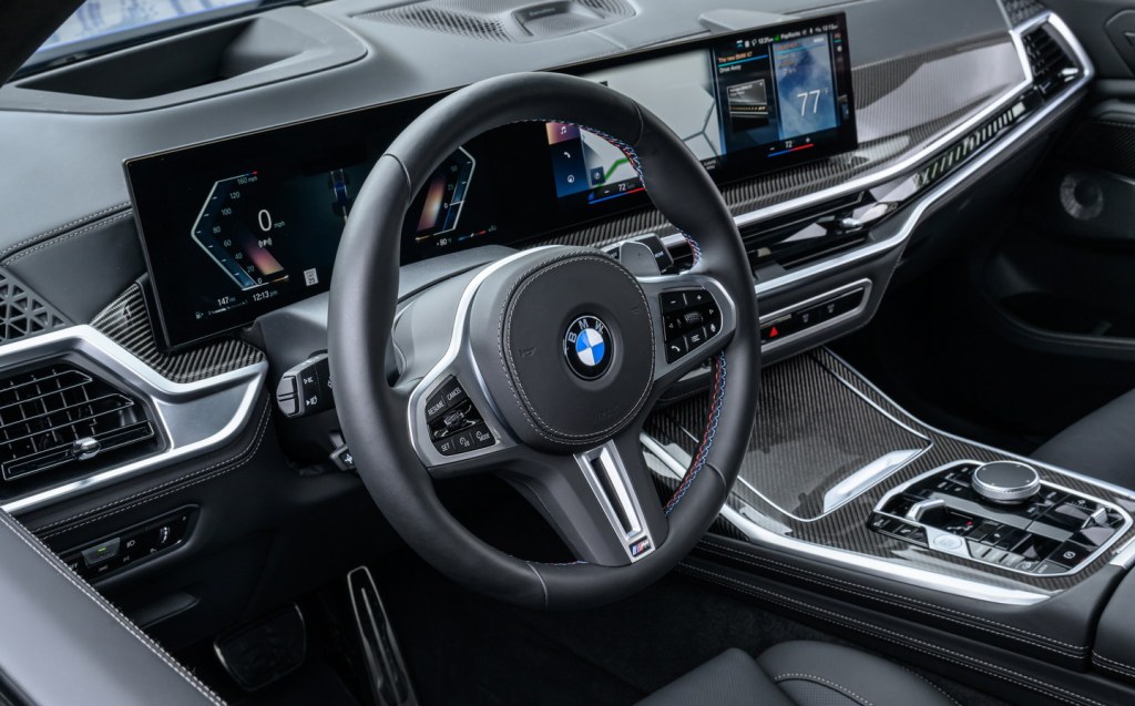 2023 BMW X7 M60i