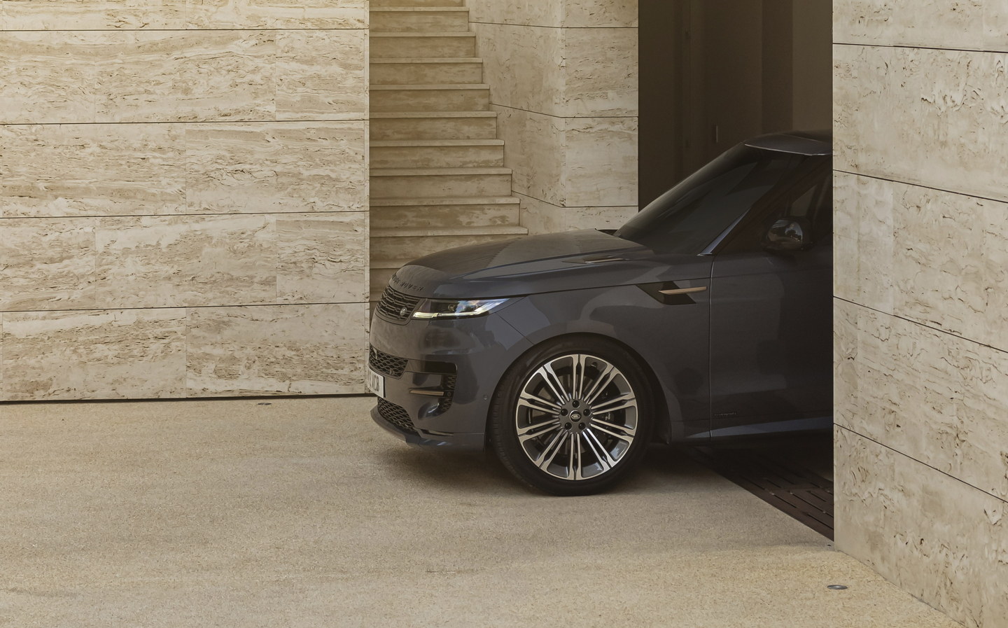 2023 Land Rover Range Rover Sport P440e: A Battery That Changes