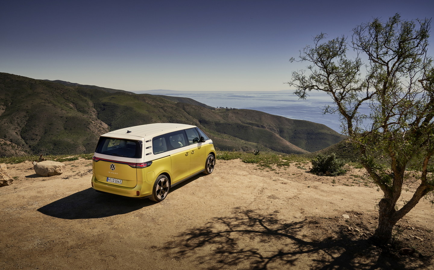 volkswagen-id-buzz-ev-2022-yellow-white-036 - Driving.co.uk from The ...