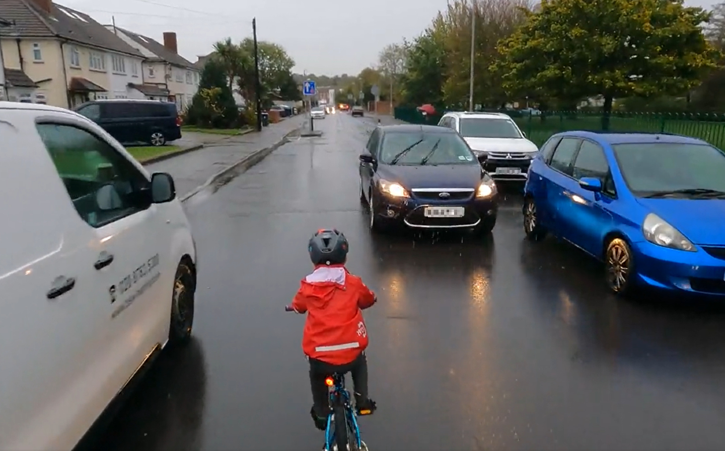 Jeremy Vine criticises driver for passing five-year-old cyclist, sparking online debate