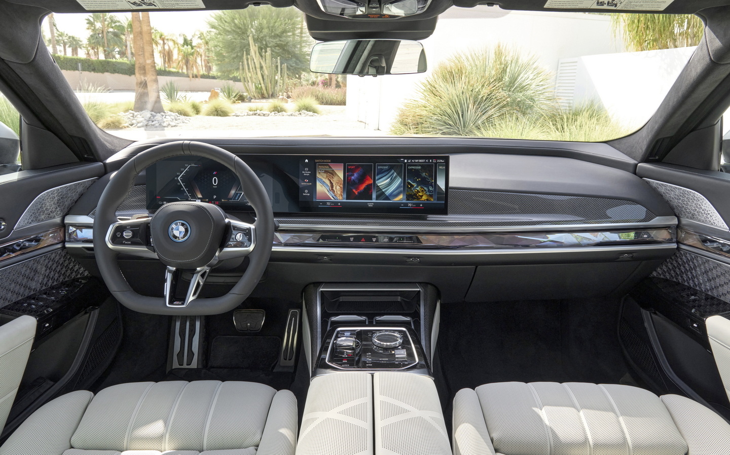 BMW i7 2022 Review: High Life, High-Tech