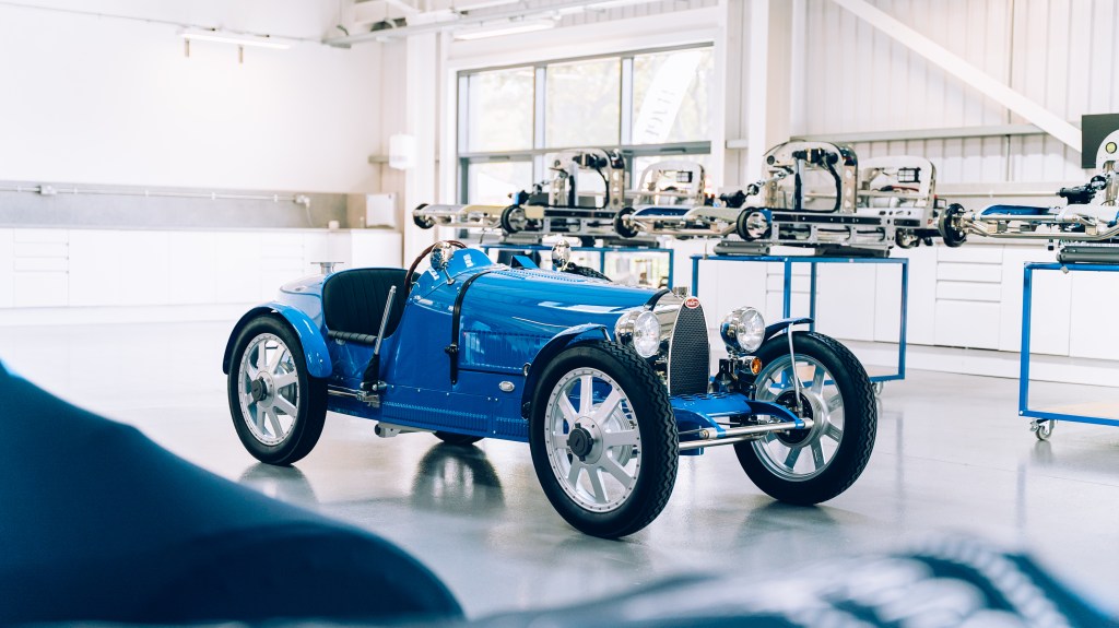 Empresa de coches pequeños Bugatti Baby II en el taller