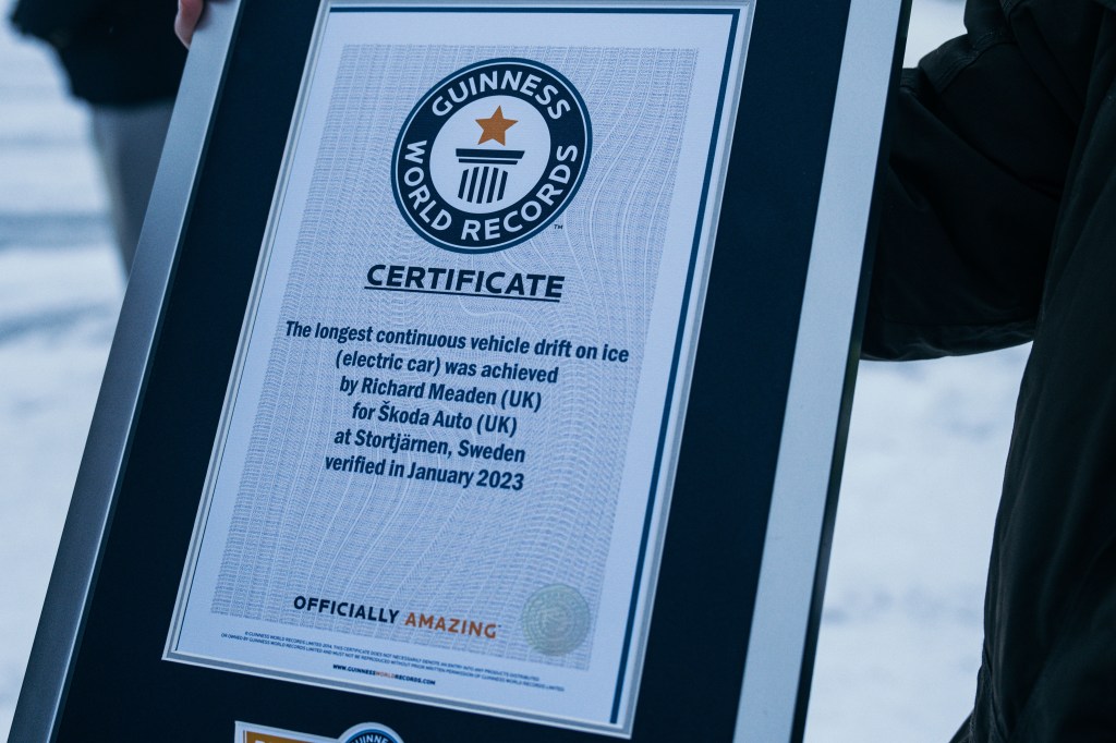 Guinness certificate for Skoda ice drifting world record
