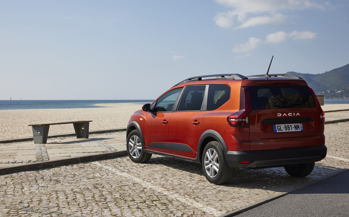 New Dacia Jogger Hybrid 140 2023 review