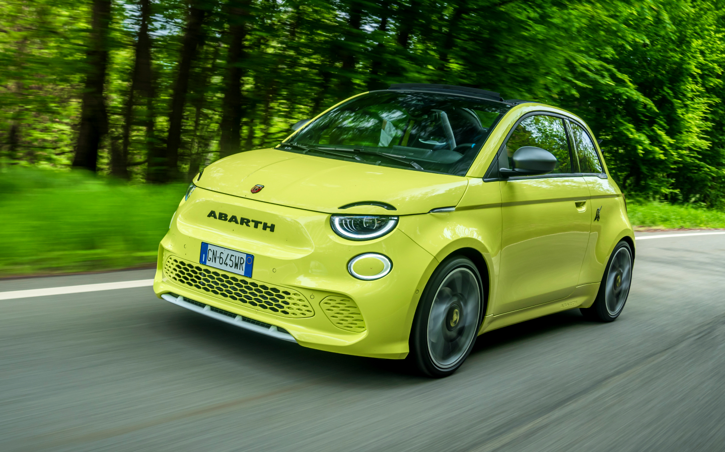 Abarth 500e 2023 review: Make some noise for this electric pocket rocket