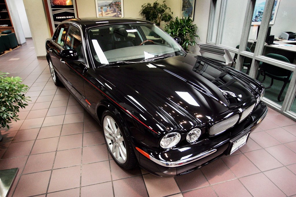 Jaguar XJR