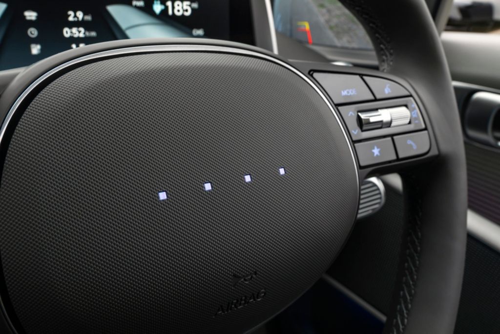 Hyundai Ioniq 6 steering wheel pixels