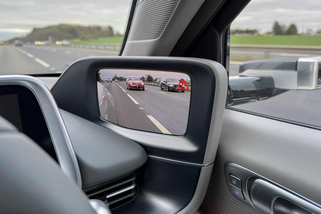Hyundai Ioniq 6 camera mirror screens