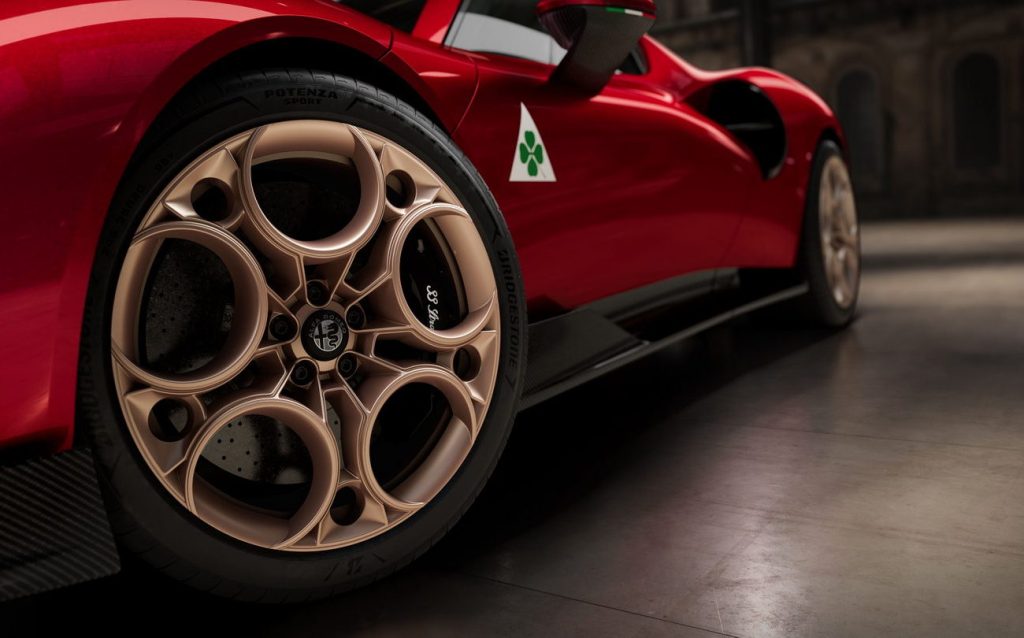 Alfa Romeo 33 Stradale, engine, electric motor, battery, range