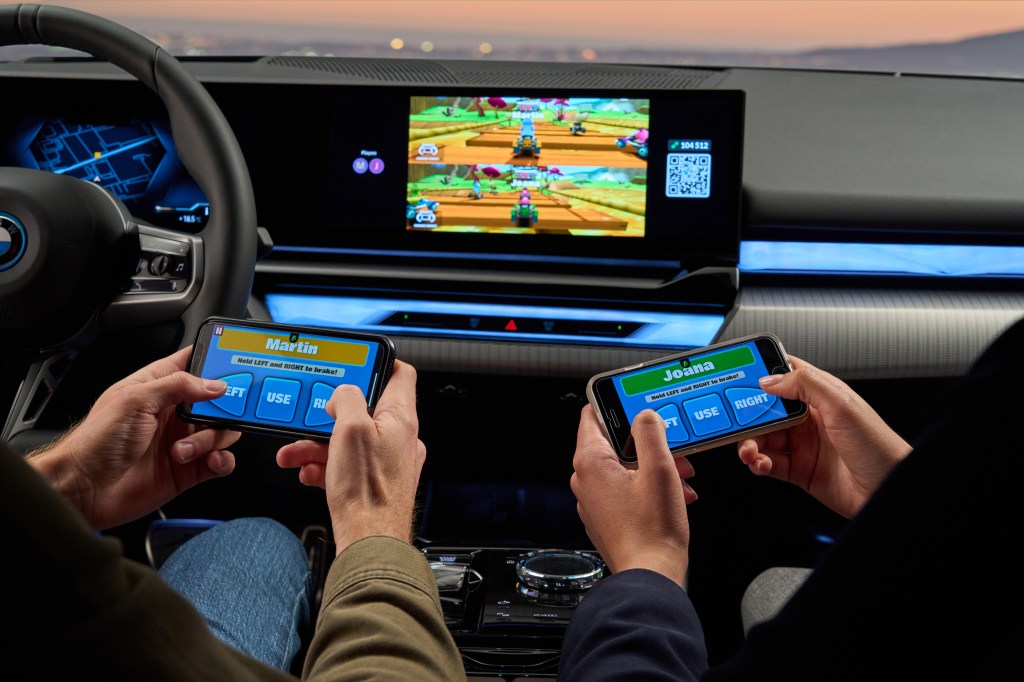 BMW i5 touchscreen gaming