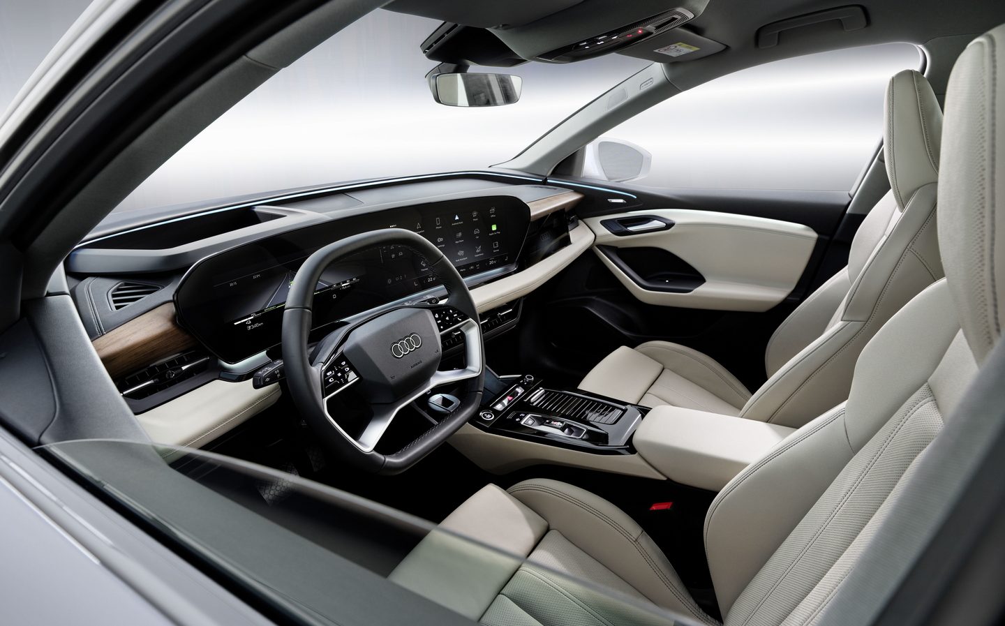 Der Elektro-SUV Audi Q6 e-tron verfügt über einen Hightech-Innenraum mit zusätzlichem Display für die Passagiere