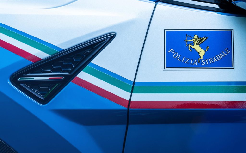 Lamborghini Urus Performante enters into service with the Italian State Police