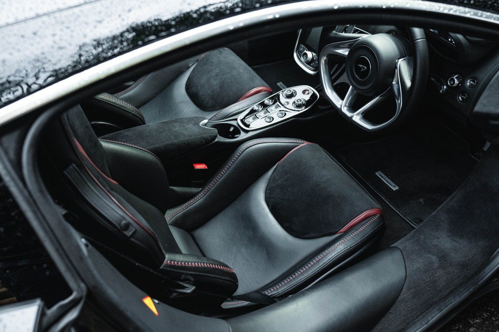 McLaren GT interior - seats