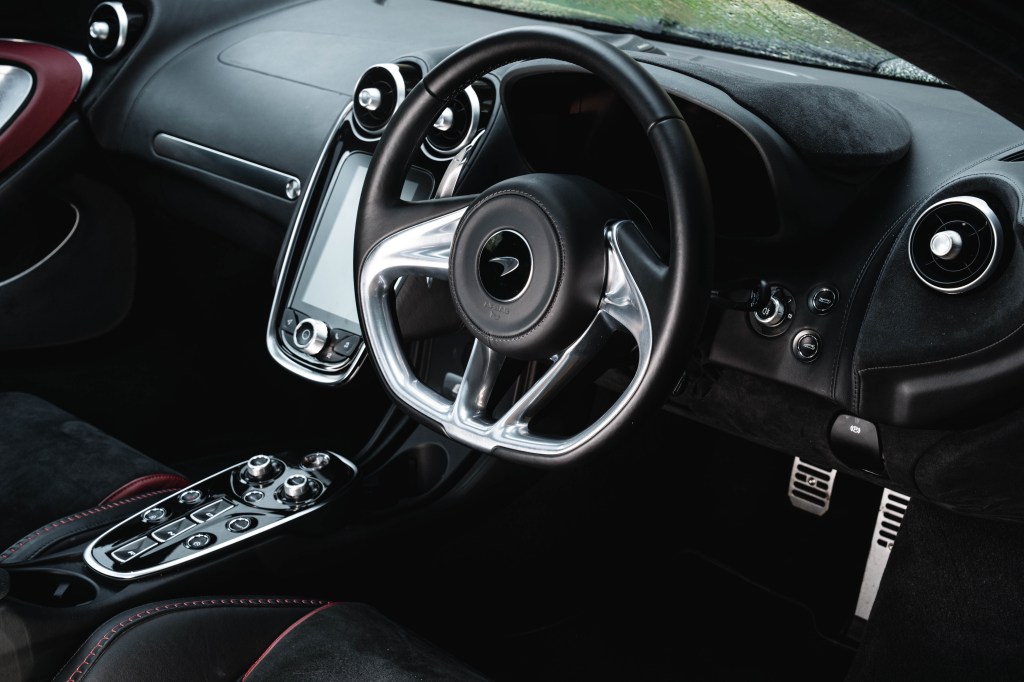 McLaren GT interior - steering wheel
