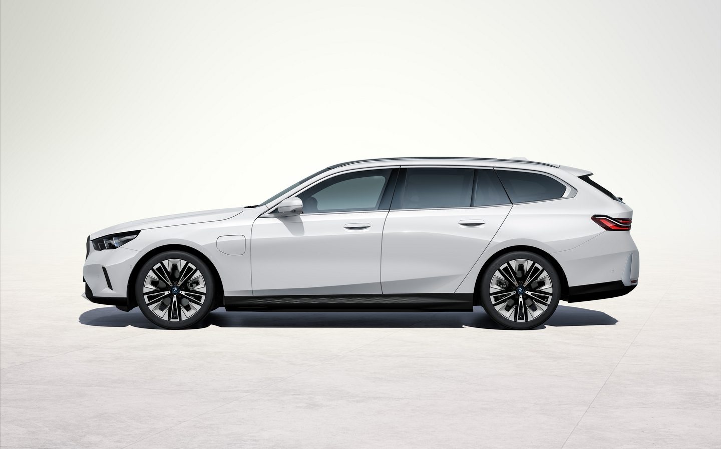 BMW unveils new 5 Series Touring and 348 mile electric i5 Touring