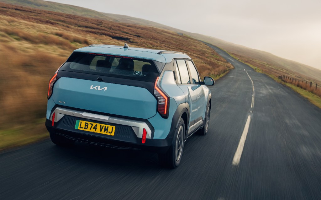 Kia EV3 Air rear 3/4 driving