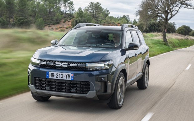 2025 Dacia Bigster front 3/4 driving view