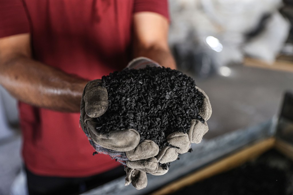 Tyre rubber recycling