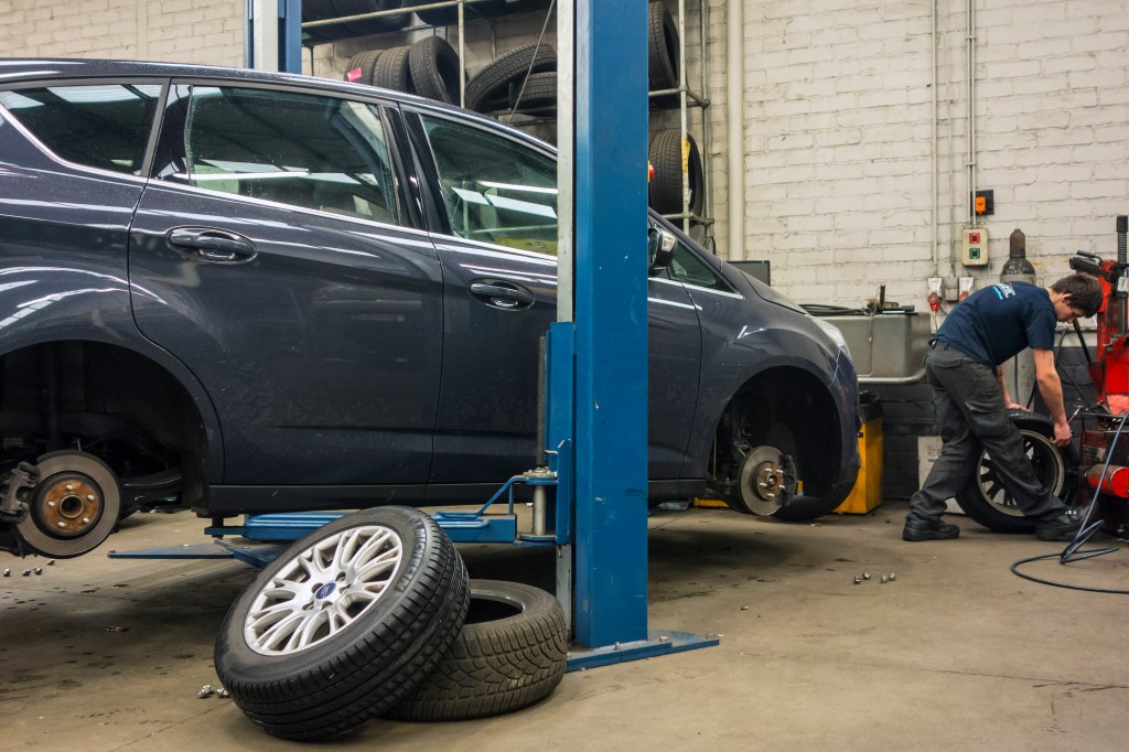 tyre fitting