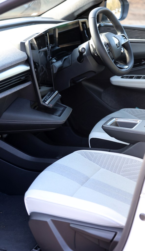 2024 Renault Renault E-Tech Iconic interior